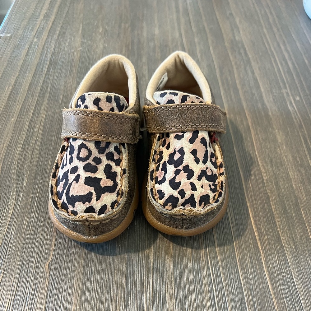 Leopard Twister X Toddler Moccasins Size 5